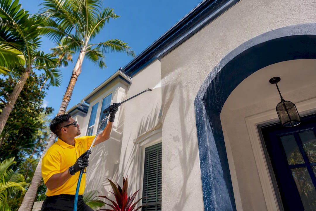 Tampa crew soft washing stucco home